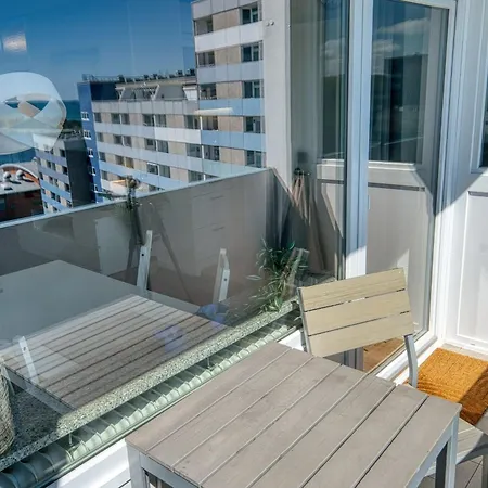 - Haus E, App 0e1007 *